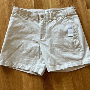 Size 6 GAP khaki shorts